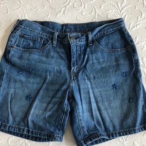 Levi’s daisy print Bermuda Jean shorts